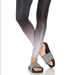 Beyond Yoga Fade to Black Leggings - S